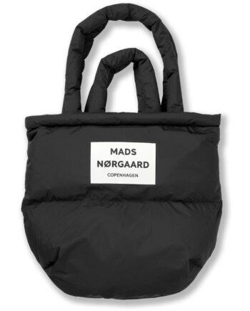 Sort Genanvendt Pude Taske fra Mads Nørgaard
